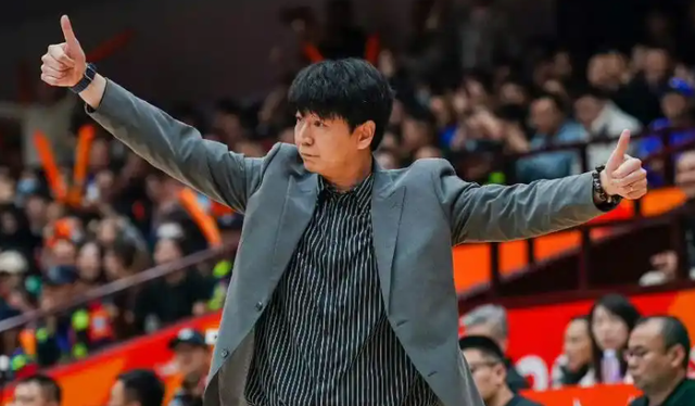 记者：费内巴切仍在和曼城谈阿克转会费，预计700万+150万镑