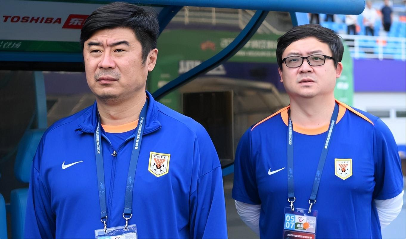 球盟会体育-饿了？拉门斯被拍到在比利时替补席啃苹果