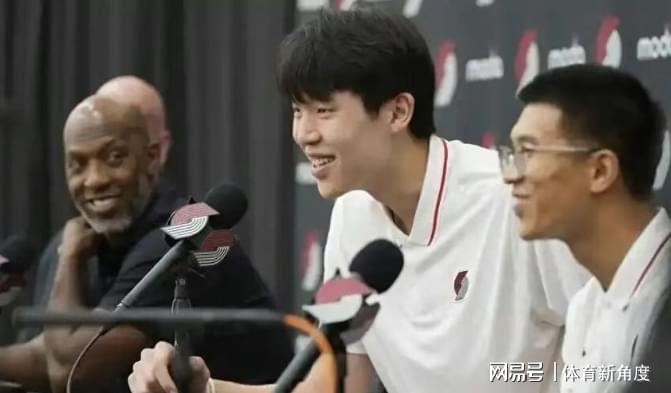 记者：费内巴切仍在和曼城谈阿克转会费，预计700万+150万镑