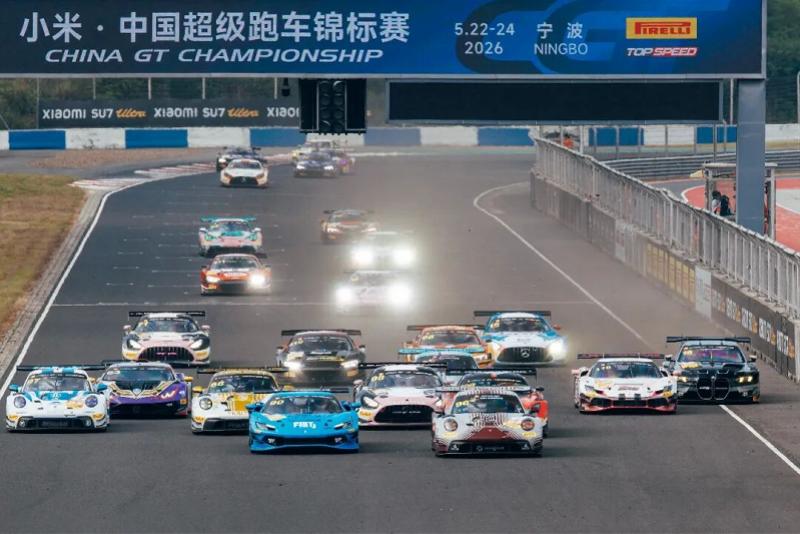 克拉克加公开赛穿球衣遭嘘仍抓鸟