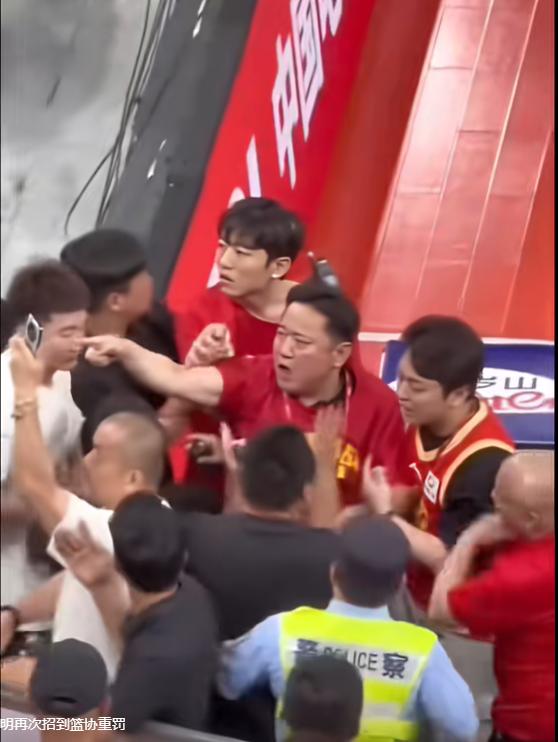 拉塞尔夺加泰排位赛杆位