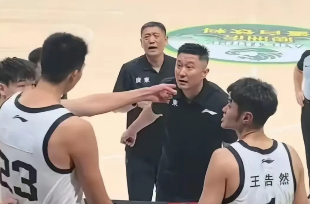 火箭推新队服 休城两队站台助力