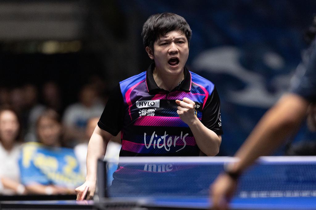 球盟会体育-布伦森独扛45分！尼克斯时隔53年再捧NBA总冠军奖杯