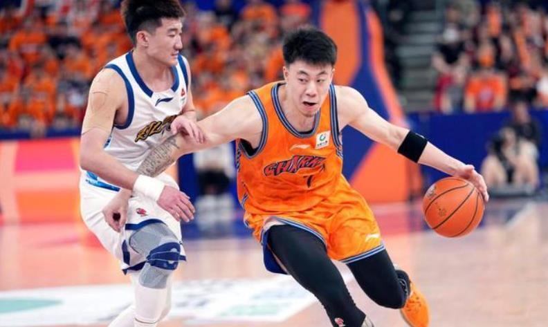 名记交易方案:火箭2主力1首轮换29岁明星!若能达成,首发太豪华