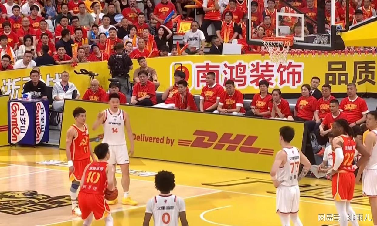 球盟会体育领先16分又白费!马刺好悬啊,尼克斯半场追到只差5分,文班9+9