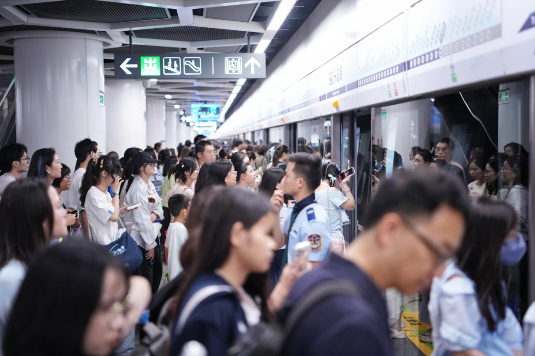 FMVP从未申请交易,却被送走!尴尬!刚喷完恩比德,就成队友!