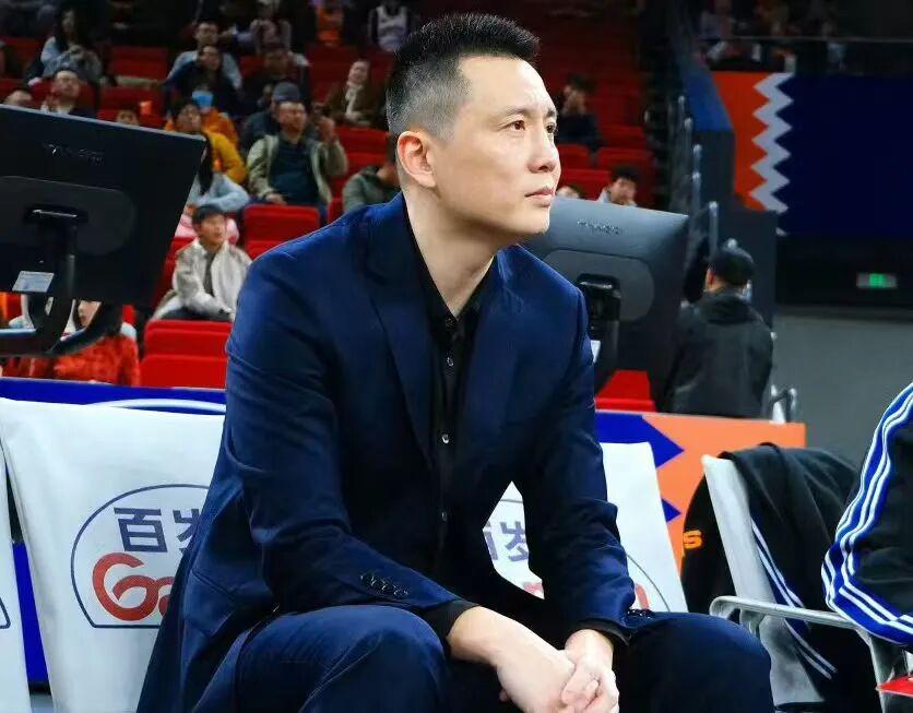 球盟会体育大争议!马刺老板之子留言福克斯妻子“赶人”:享受圣城最后一夏
