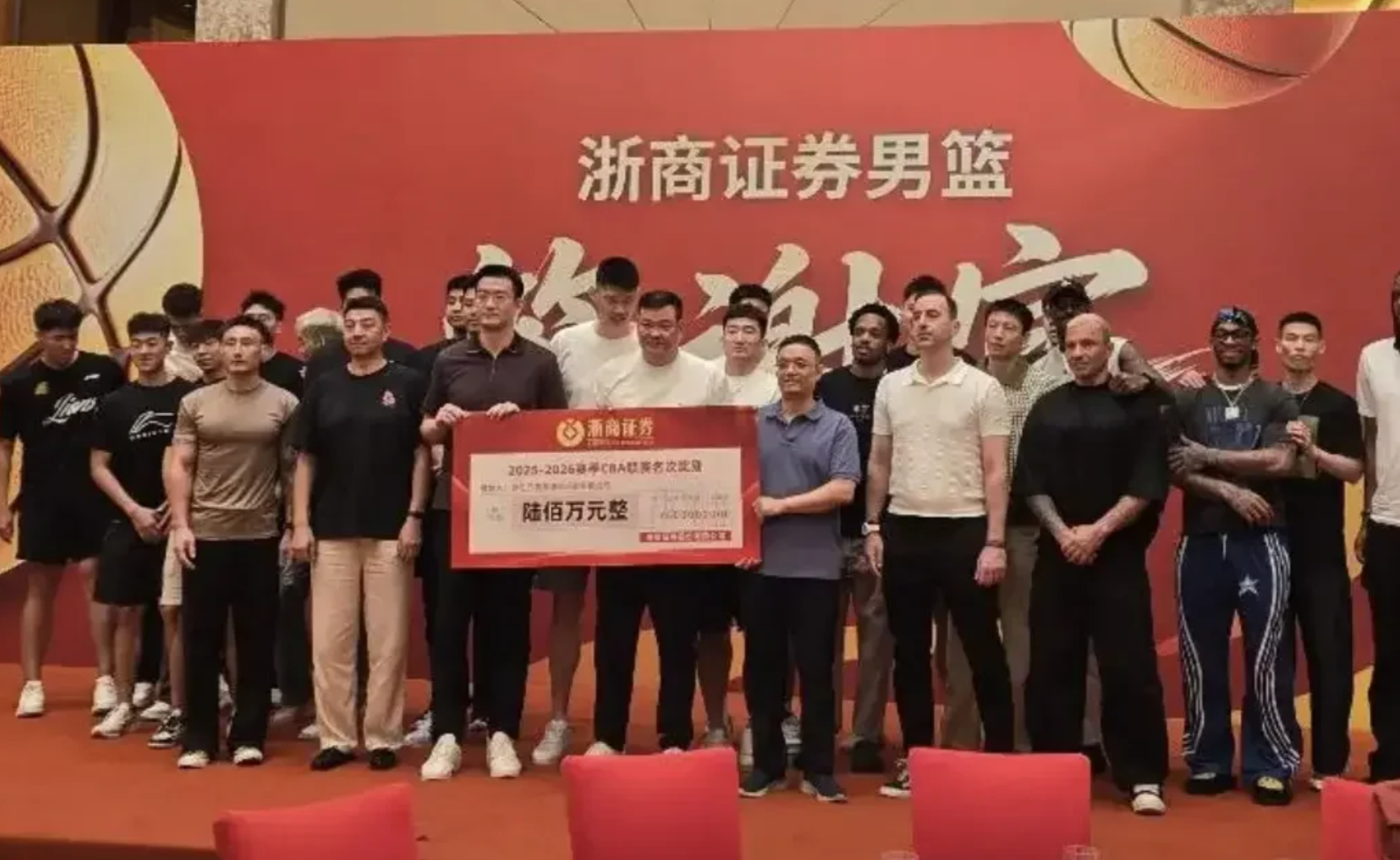 奥尼尔透露在组建球队时,他会选择勒布朗·詹姆斯,而不是科比
