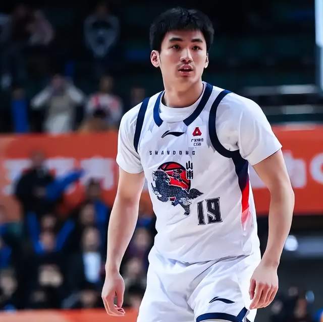 突发！福克斯取关马刺，字母哥交易倒计时，快船计划追求FMVP