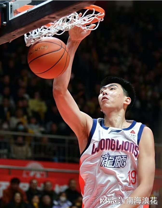 下手太重了,17岁少年在尼克斯打马刺总决赛G4后遇袭陷入昏迷