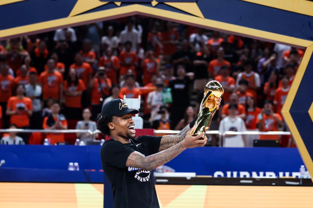 球盟会体育半个世纪的等待！53年后再夺冠！布伦森45分夺FMVP！