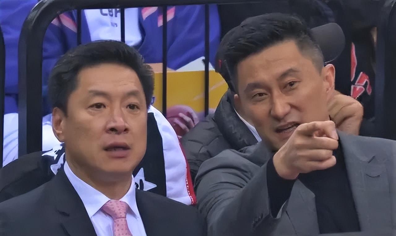 球盟会体育湖人终于开窍！欲3换1引进顶级内线，三巨头成雏形，詹姆斯尴尬
