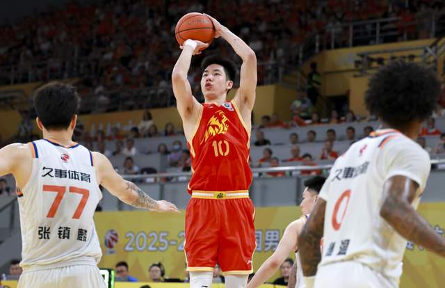 球盟会体育湖人消息：哄抢13+6中锋，选秀目标曝光，两将摆上货架