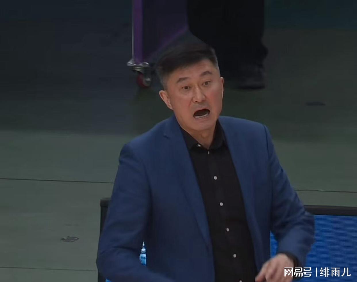 球盟会体育活塞步行者争夺特雷·墨菲三世
