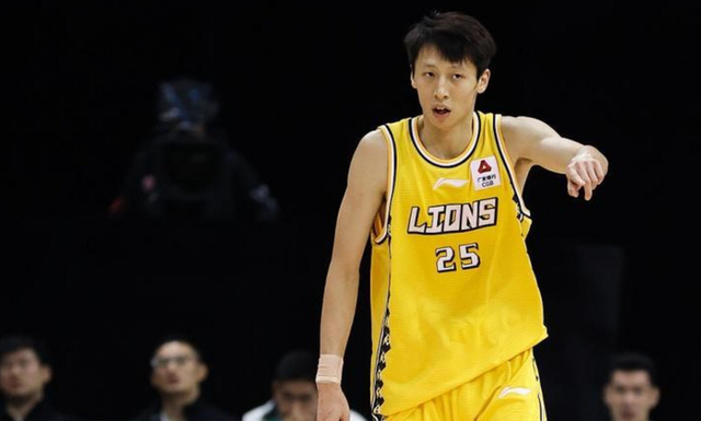ESPN记者：湖人队内部人士暗示詹姆斯父子可能一起转投新球队