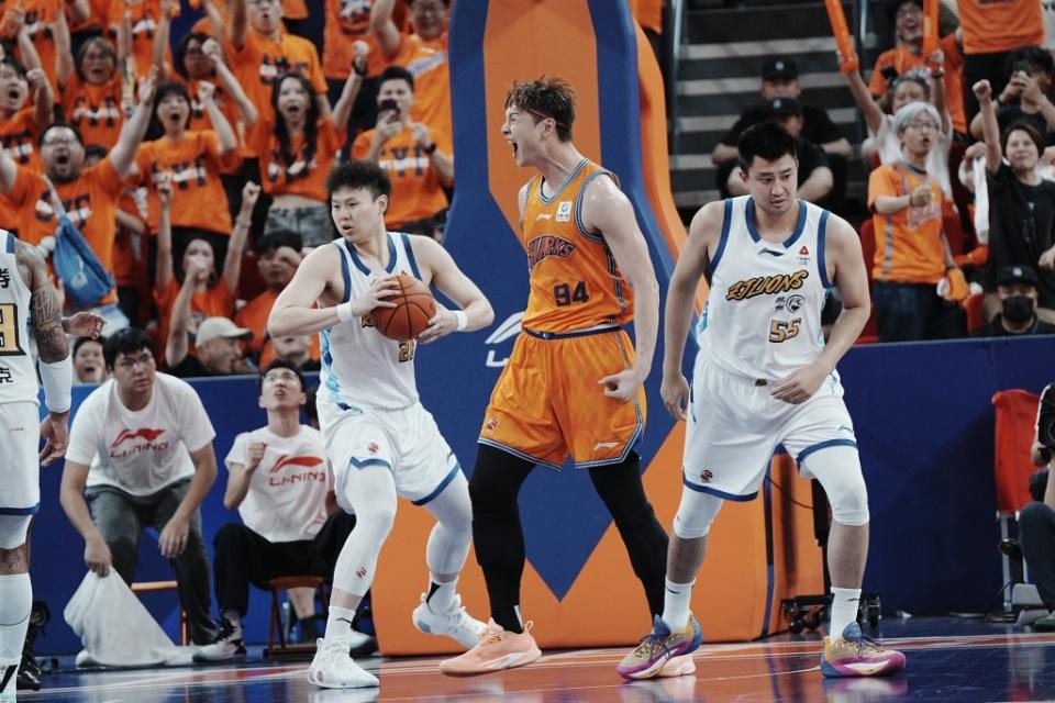 球盟会体育FMVP!布伦森45分带队16分逆转,尼克斯4