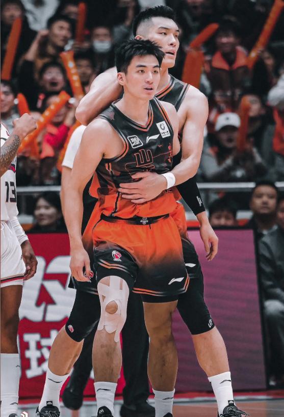 马刺vs尼克斯G5前瞻：马刺破釜沉舟，核心要素是关键时刻少犯错