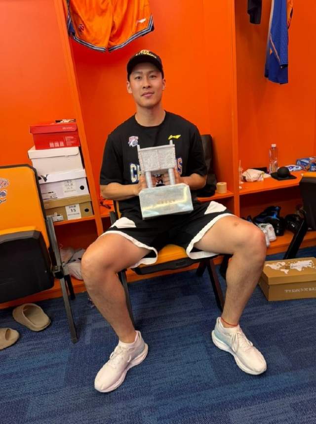 兄弟篮球，布伦森、哈特和大乔是首个NCAA+NBA夺冠的三人组