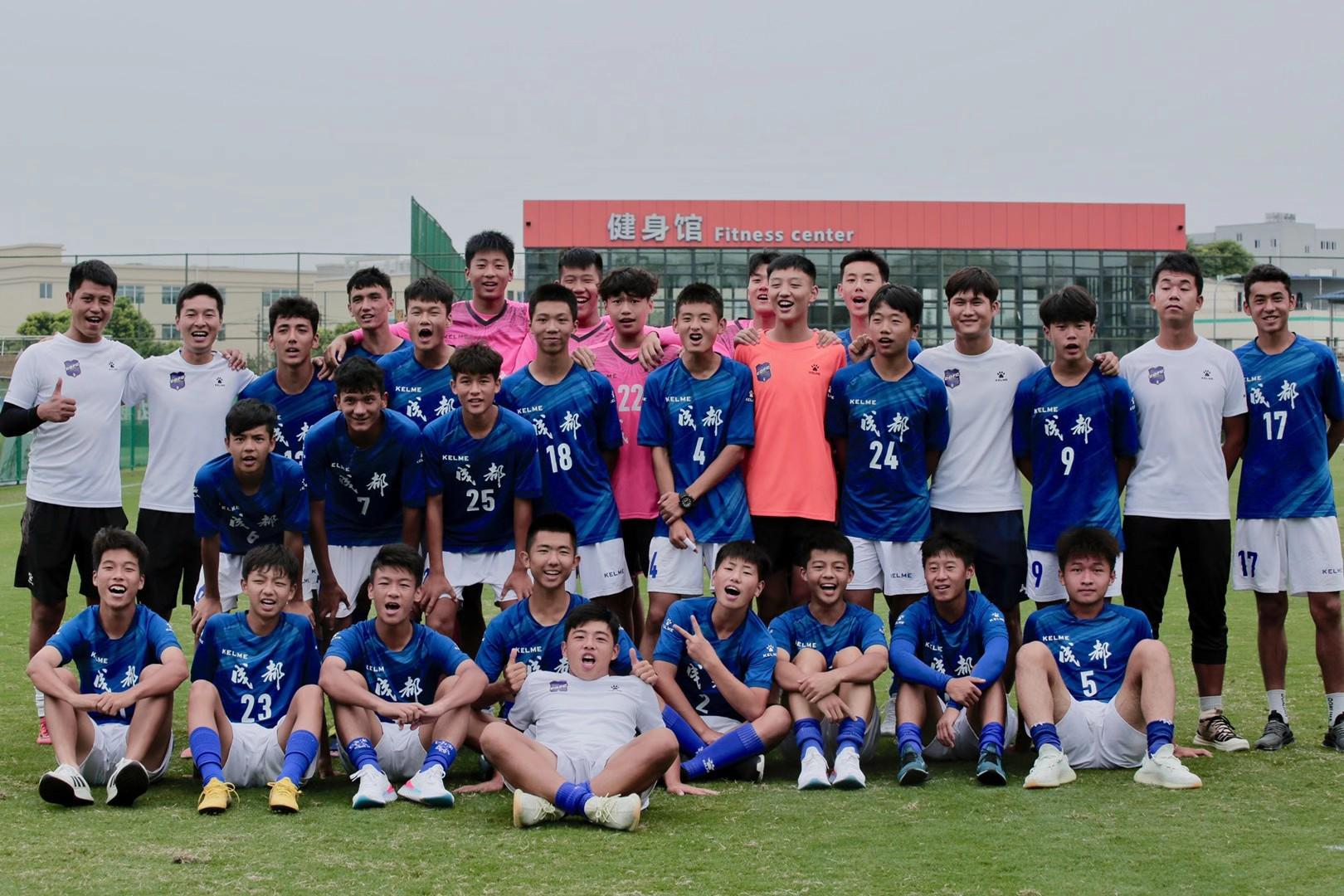 球盟会体育53年后,纽约尼克斯队再夺NBA总冠军!球迷沸腾了