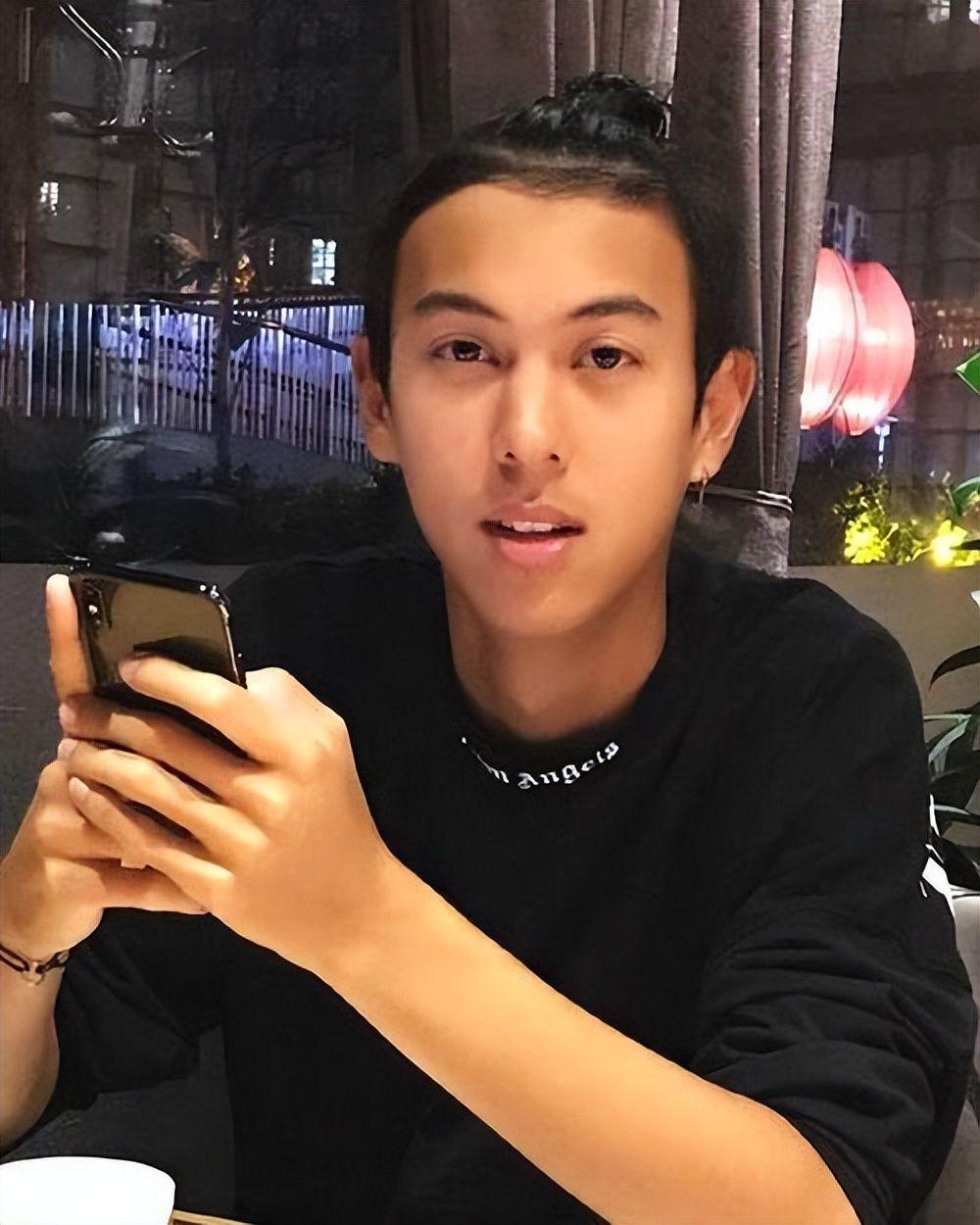 詹姆斯4万分是熬工龄?步行街为这事吵翻了