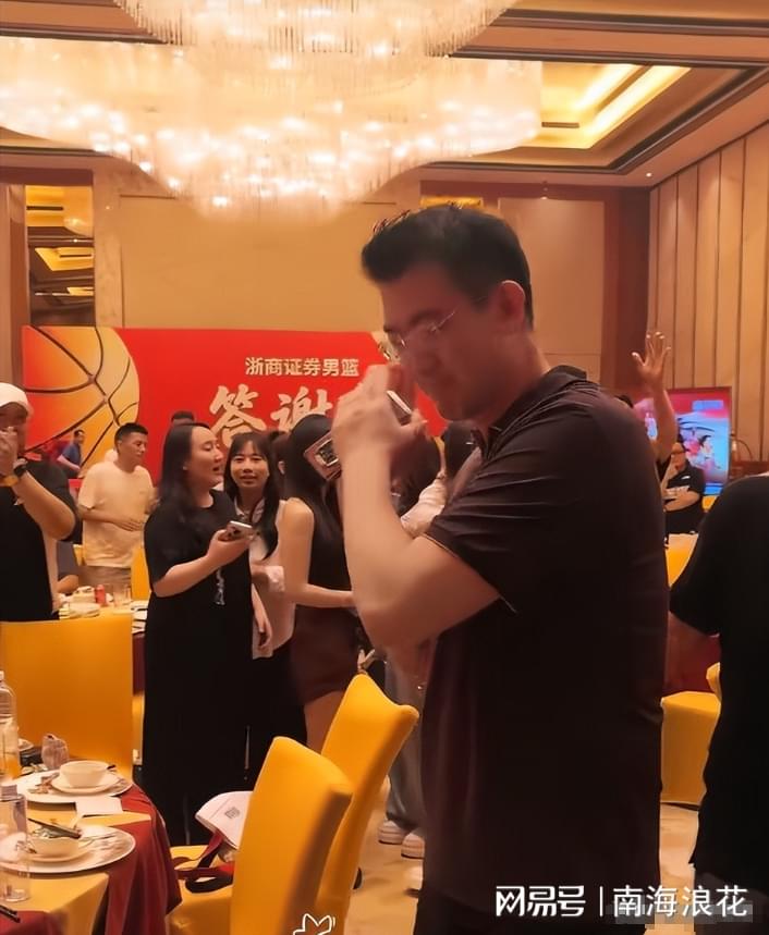 球盟会体育记者拉比奥、于帕、楚阿梅尼、萨利巴缺席训练前者母亲探班扑空