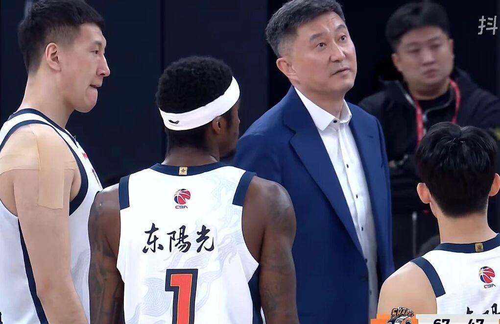 记者：费内巴切仍在和曼城谈阿克转会费，预计700万+150万镑