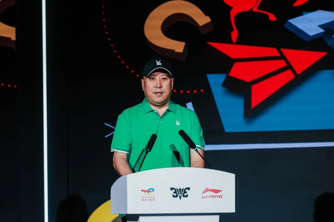 身价5万欧！40岁老门将当众落泪：爷爷奶奶去世了 妈妈没钱办签证